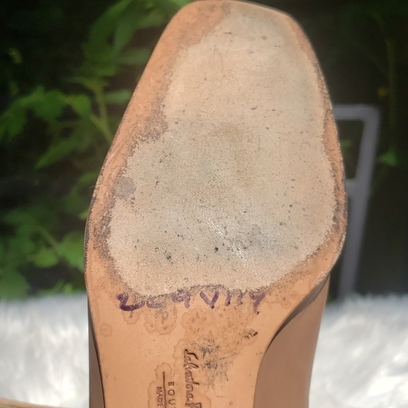 Salvatore Ferragamo Taupe Leather Heels 5.5C - Picture 15 of 15